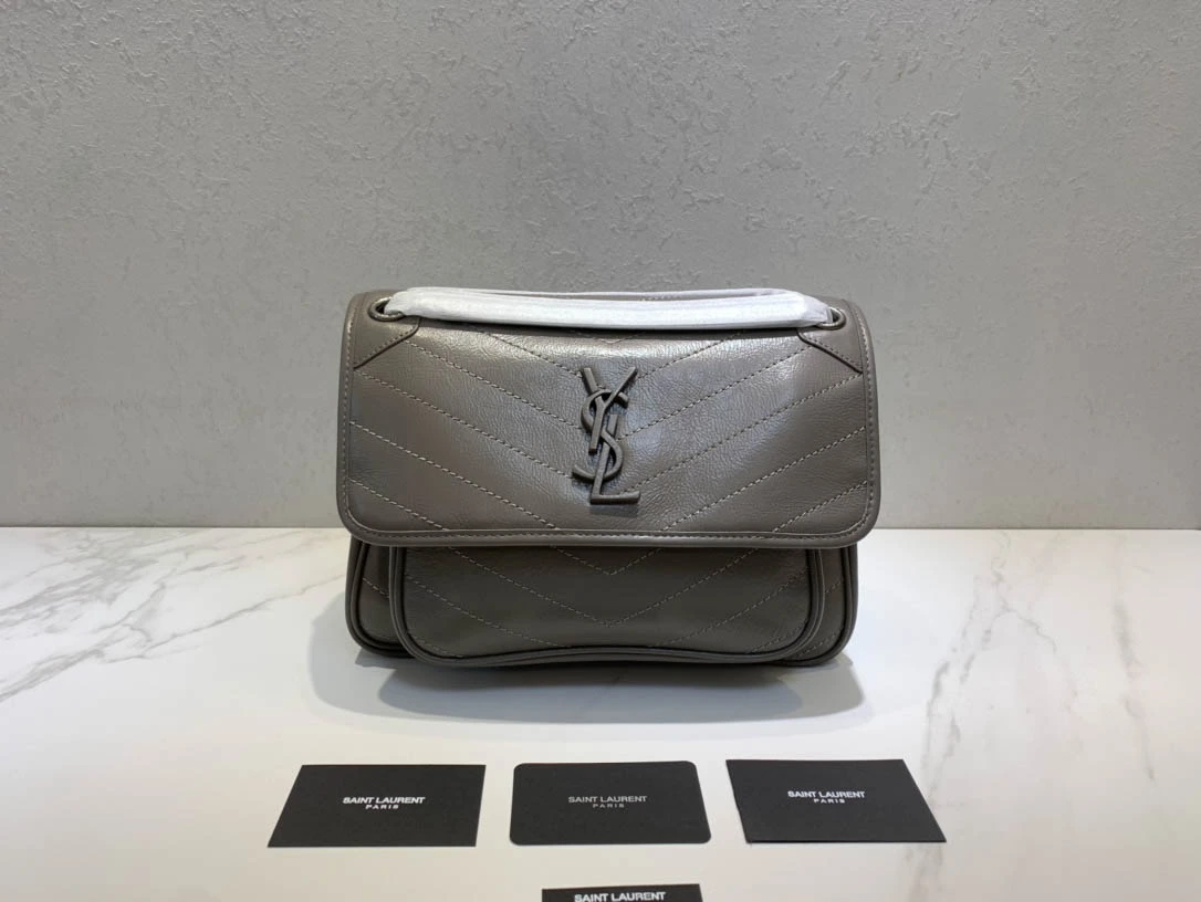 i2330fb7c5c7e222a81f781f4a7e68137